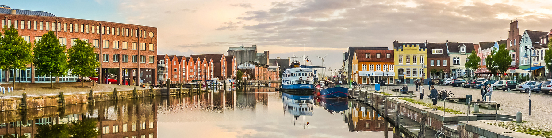 Husum Hafen Wasser Häuser Immobilien Schiffe Schleswig-Holstein